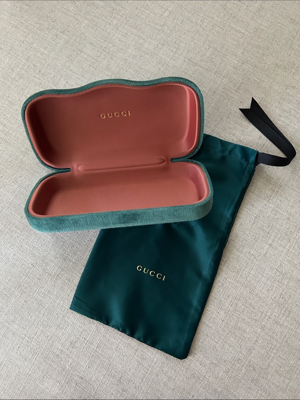 Brand New Gucci Green Gucci Velvet Sunglass Case with Satin Drawstring Bag